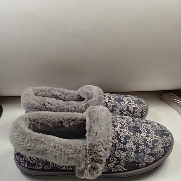 BOBS from Skechers Shoes - Bob's from Skechers Too Cozy Woof Lodge Slippers Women's sz 11